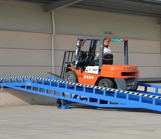伊宁县移动式卸货平台（叉车用）